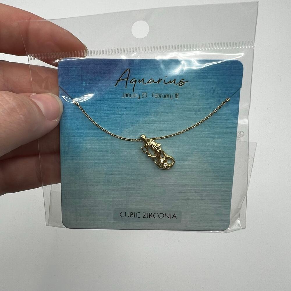 Francesca’s NWT Aquarius Pendant Y2K Gold‎ Toned Necklace